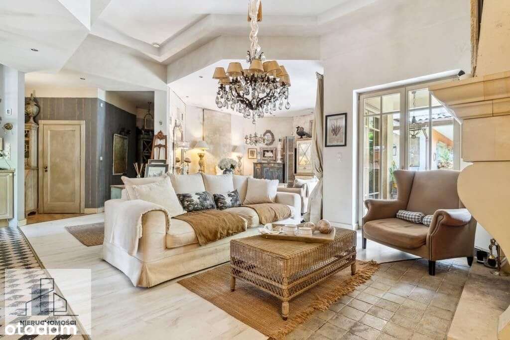 Parterowa Rezydencja Z Basenem, duża działka, styl-1