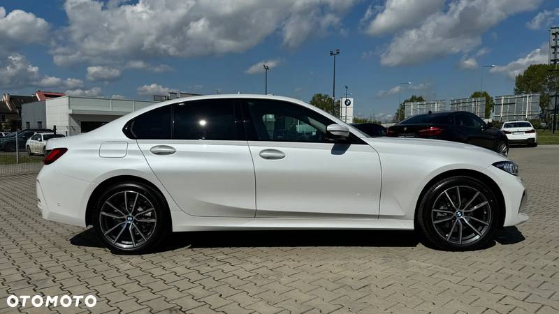 BMW Seria 3 320i - 4