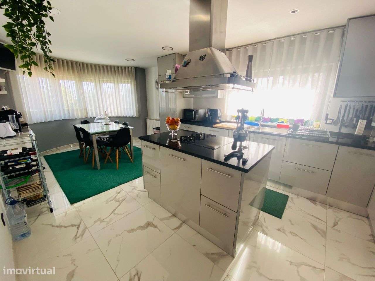 Moradia T4 com grande garagem e jardim - perto da praia-10