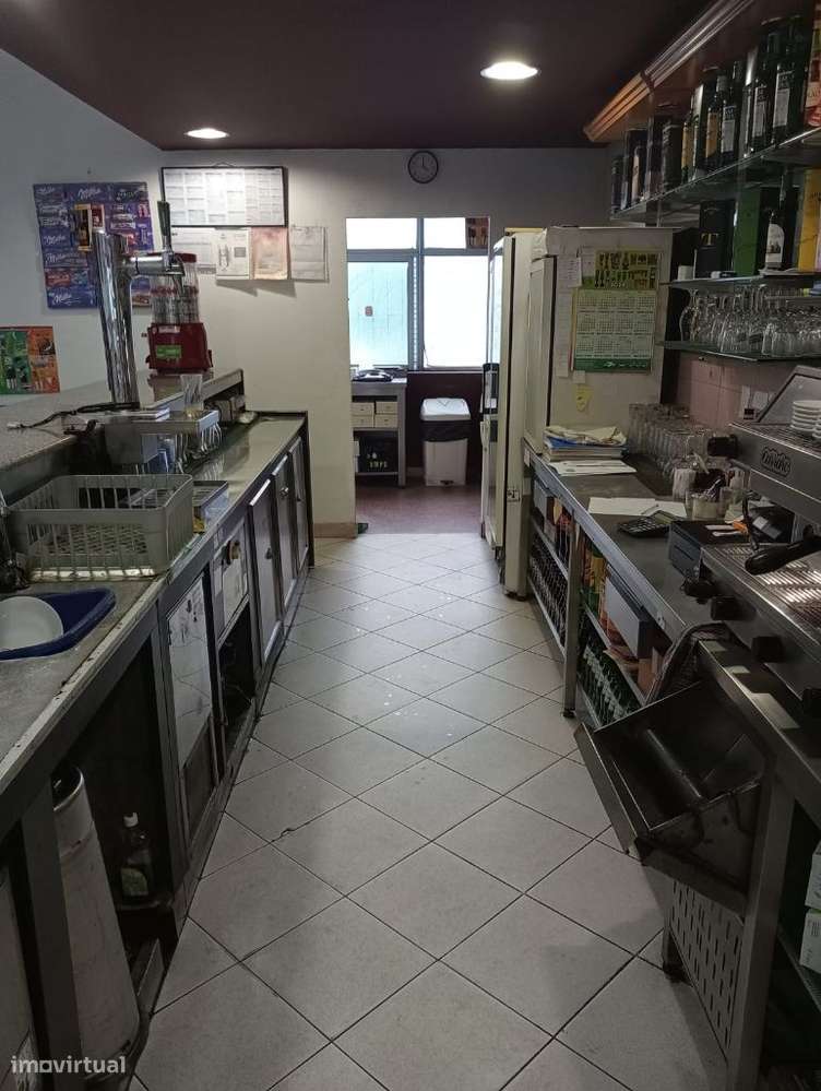 GRANDE OPORTUNIDADE ! TRESPASE DE CAFE EM GAIA-14