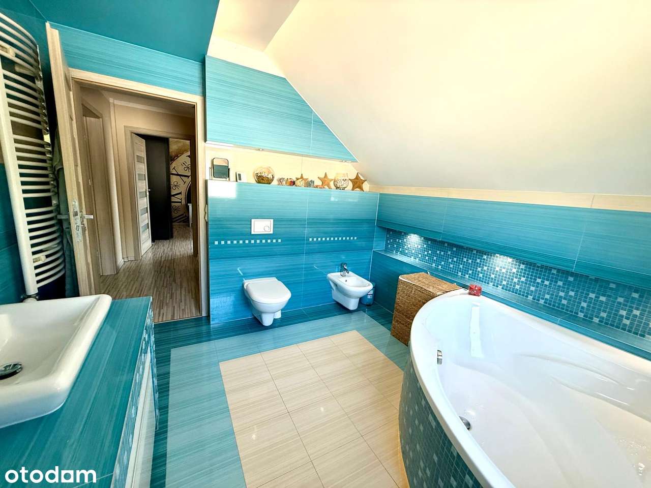 Duży dom do zamieszkania w Komarnie. Polecam-14