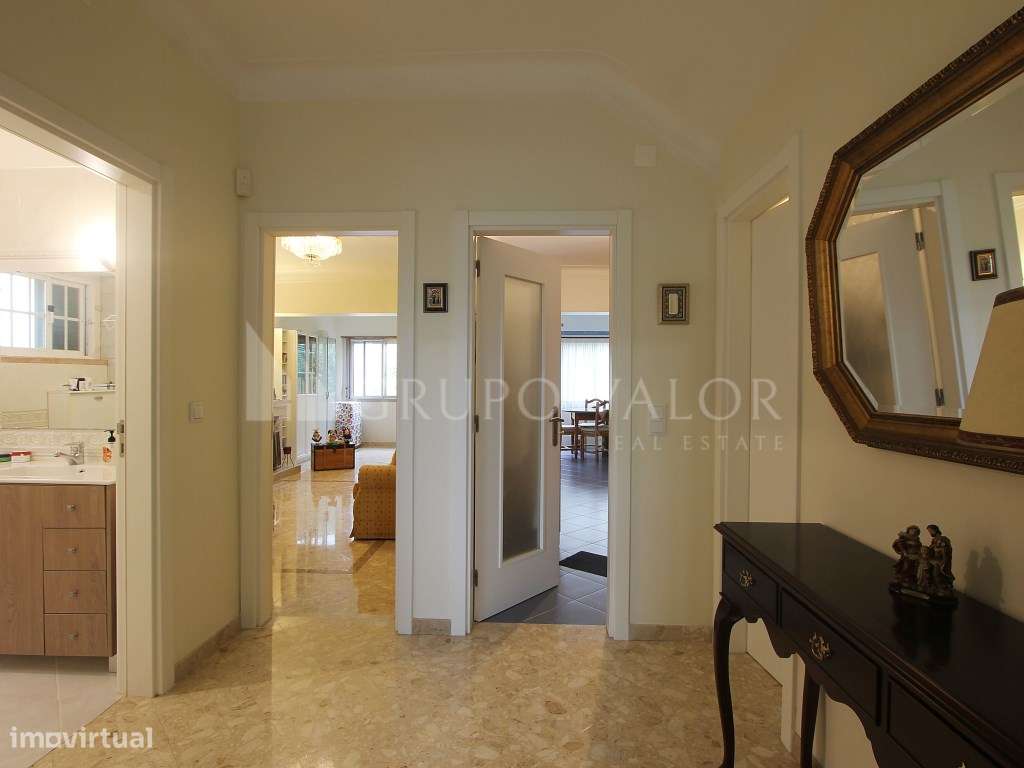 Moradia T4 com Garagem e Logradouro de 200m2 - Algueirão Mem Martins-6