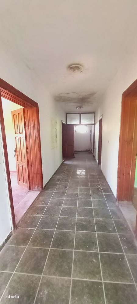 Clădire comercială cu potențial ridicat, în centrul satului Guruslău! - Imagine principală: 4/18