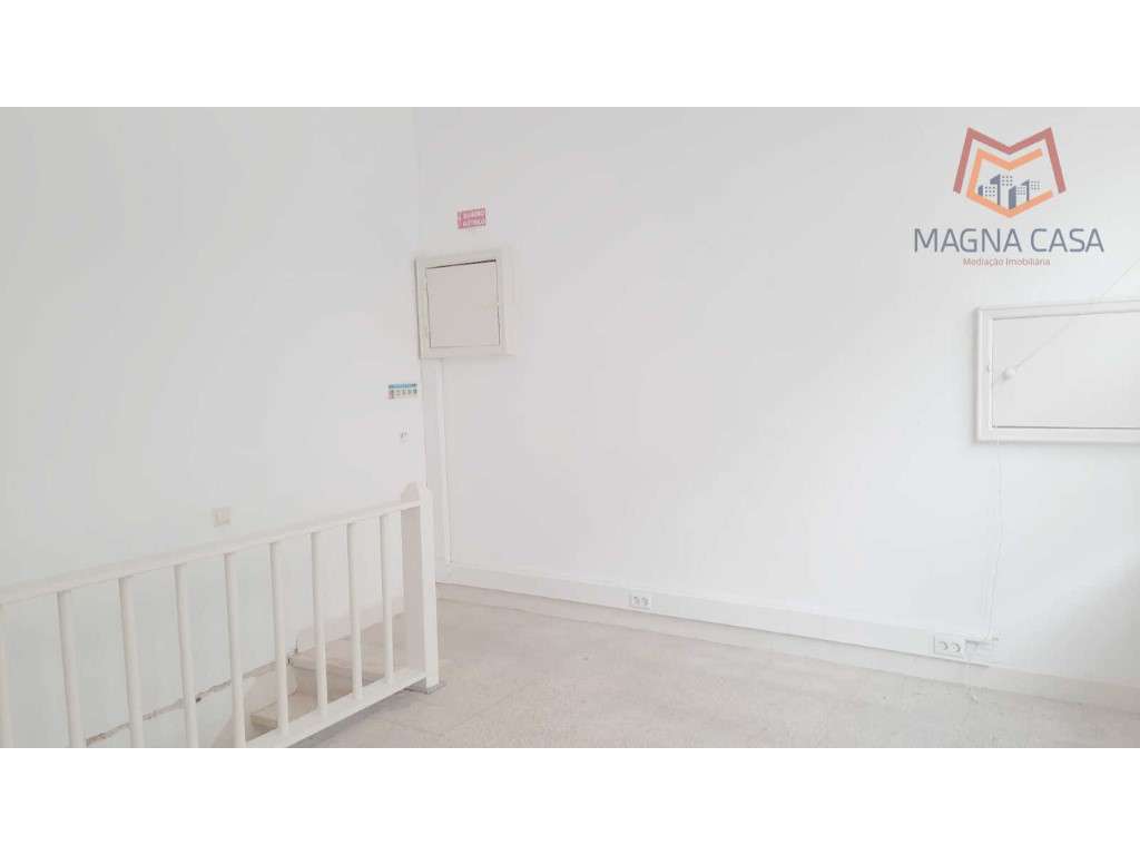 LOJA / ESPAÇO COMERCIAL (toda remodelada), Multifunções, para VENDA... - Grande imagem: 3/20