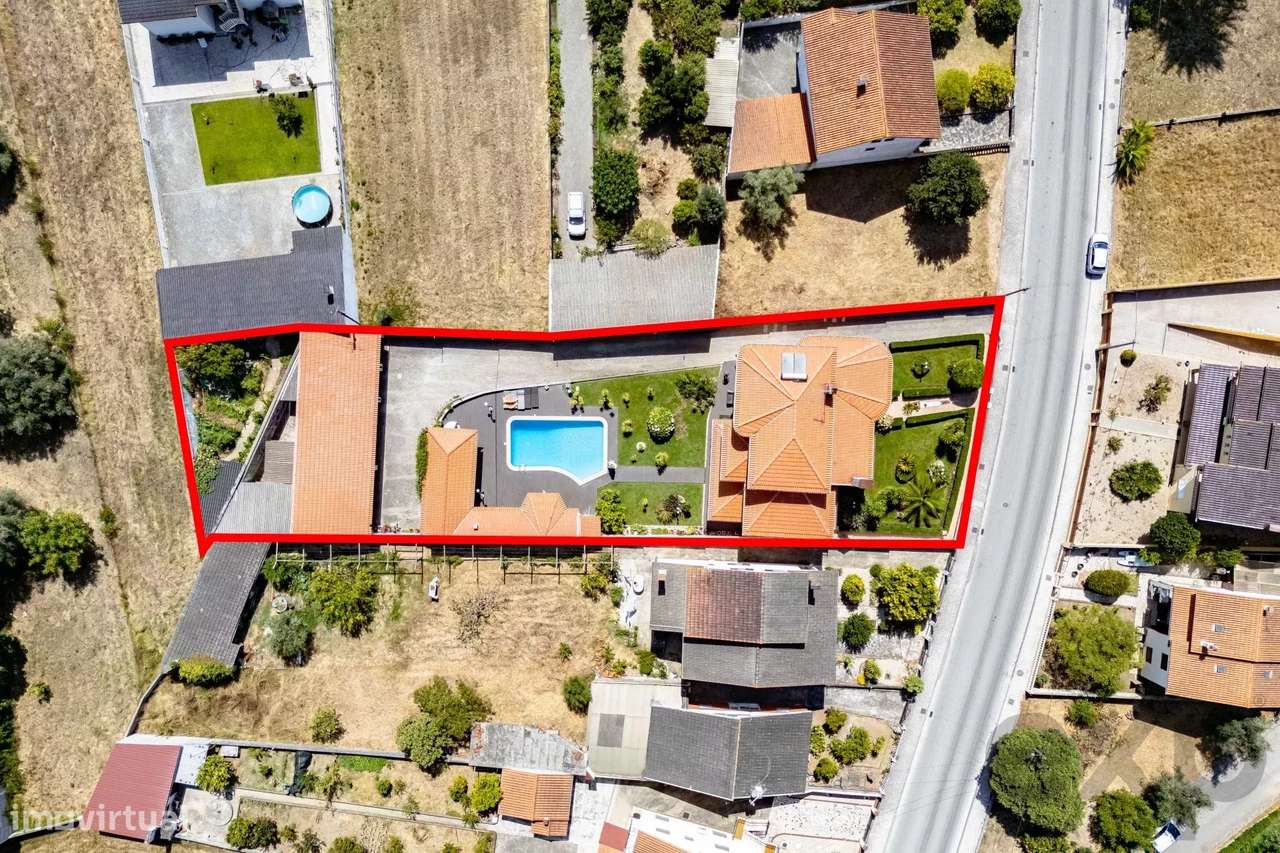 Moradia T6 de Luxo com Piscina no Centro de Pombal - Grande imagem: 4/43