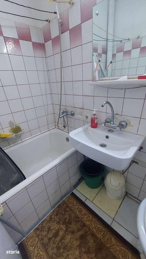 Vand garsoniera etaj 1 zona Micalaca-6