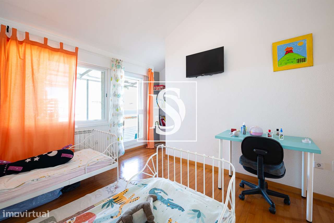 MAGNIFICO T4 DUPLEX URBANIZAÇÃO FONTE DA PRATA-43