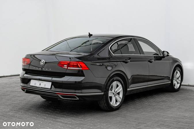 Volkswagen Passat 2.0 TDI Elegance DSG - 4