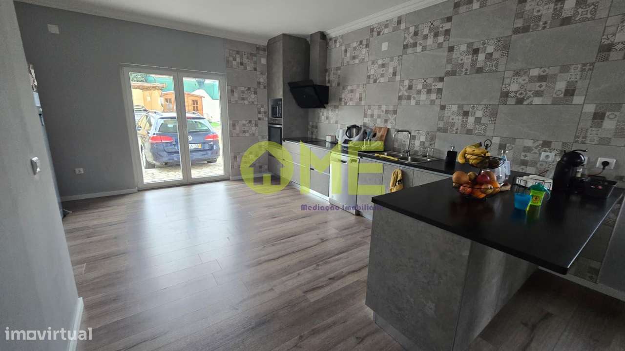 Moradia T6, com 5 000m2 de terreno-13