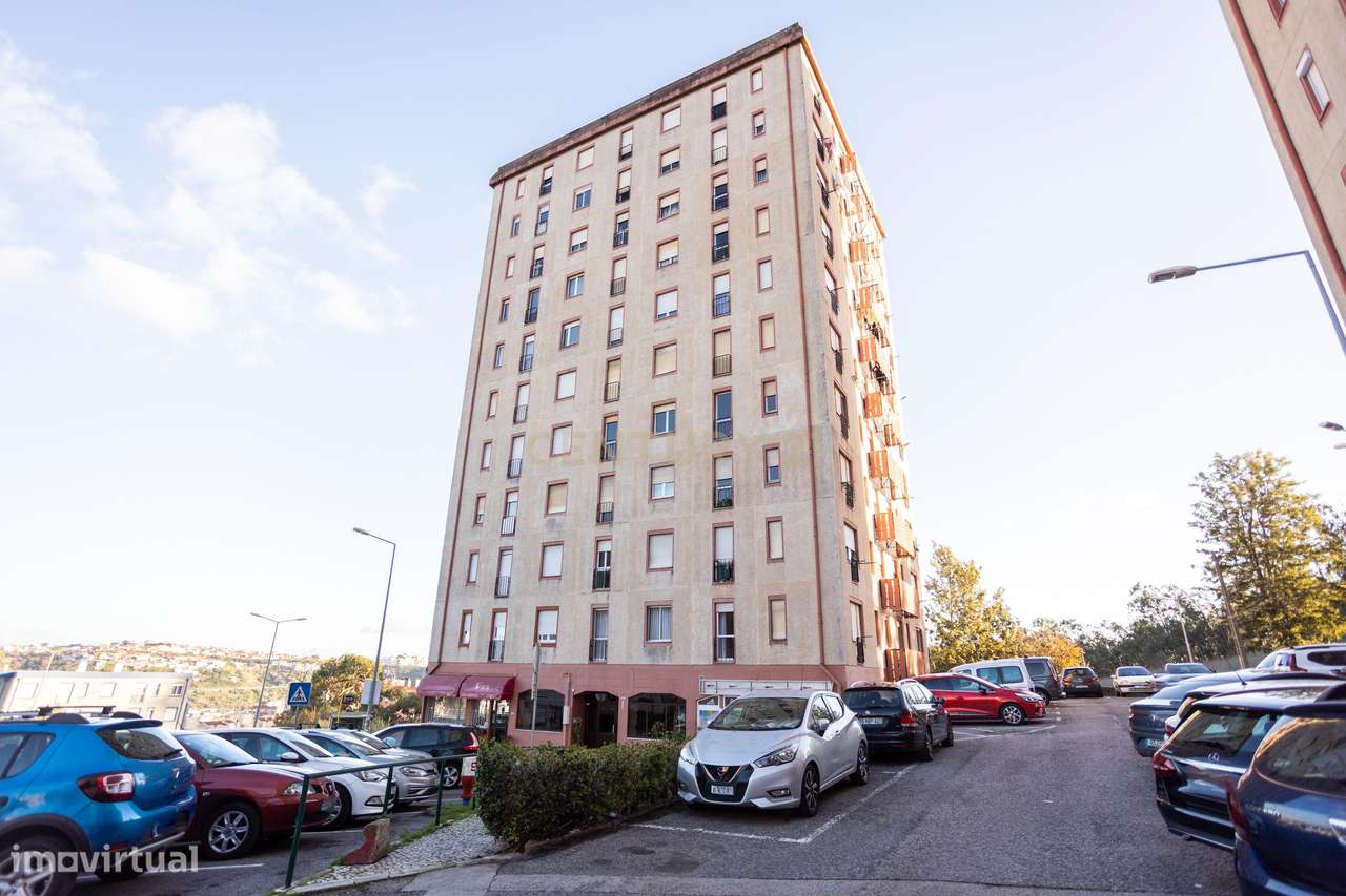 Apart. T2 com 61 m2 em Santo António dos Cavaleiros – Praceta Manuel F-0