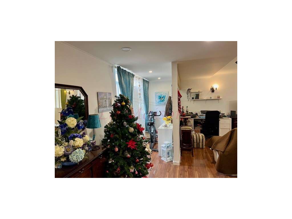 Moradia V5 Duplex em Famões-11