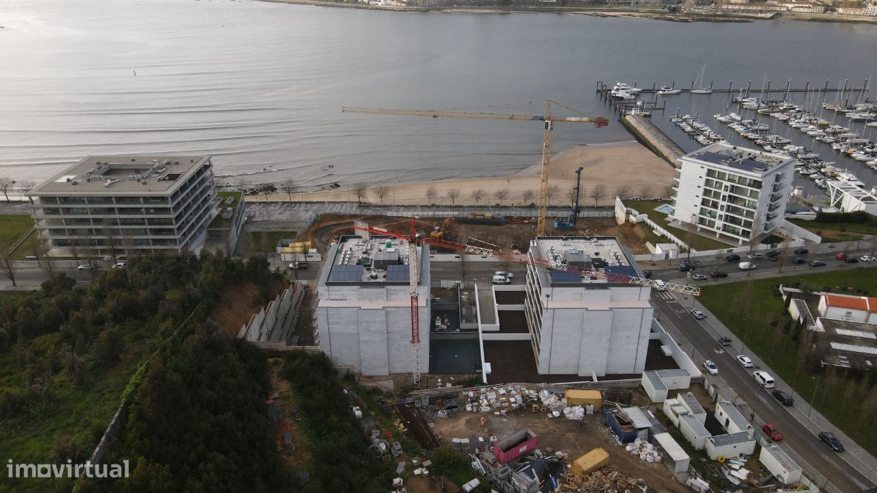 T3 Novo c/ 2 Lugares de Garagem na Afurada (Douro Marina)