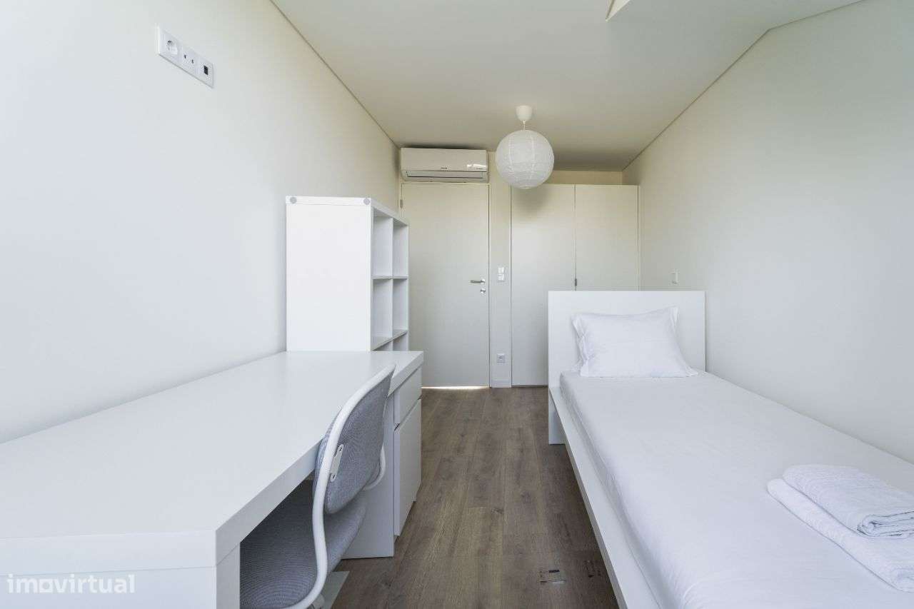 Quarto privado com varanda, em apartamento renovado, Rua D. Pedro V. - Grande imagem: 4/23