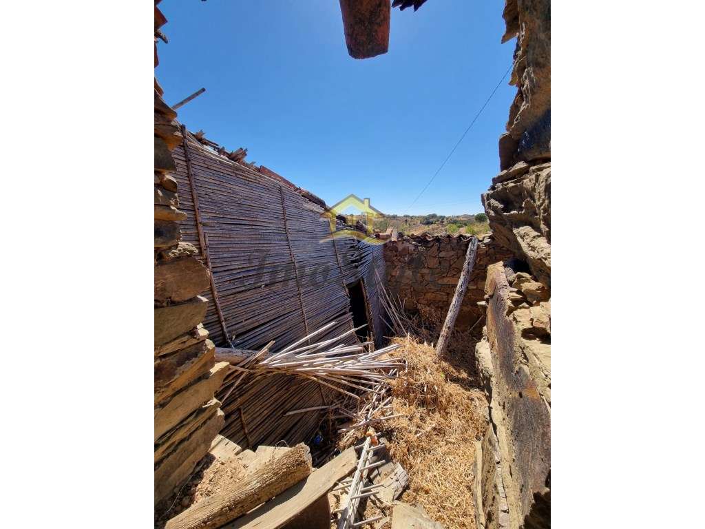 Terreno com ruina em Castro Marim-11
