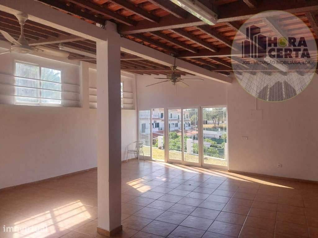 Moradia V4 com piscina em Setúbal!-33