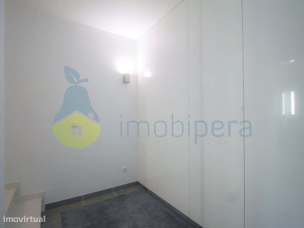 Moradia em banda T3 para venda na zona dos Brejos, Albufeira. - Grande imagem: 5/34