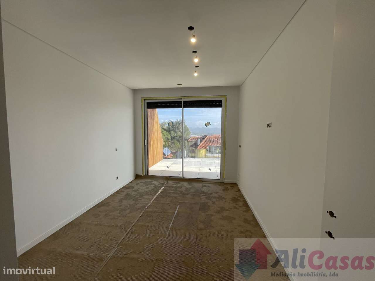 **Apartamento Único à Venda com vista para a Baía**-24