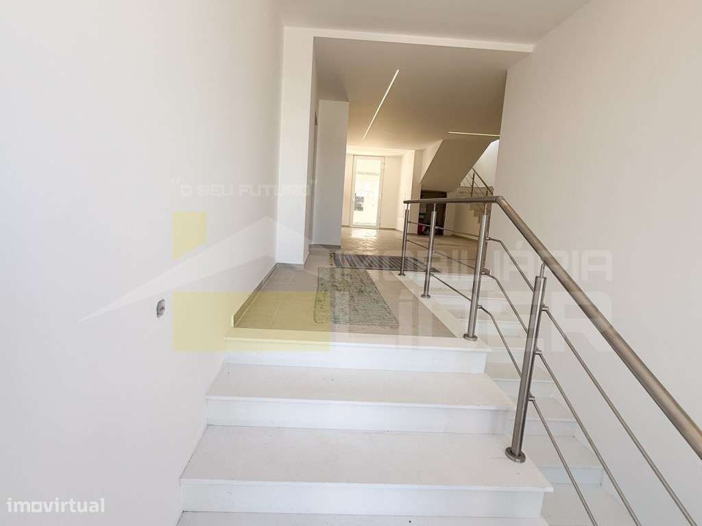 Luxuoso apartamento T3, no Centro de Lourinhã, Atalaia.-7