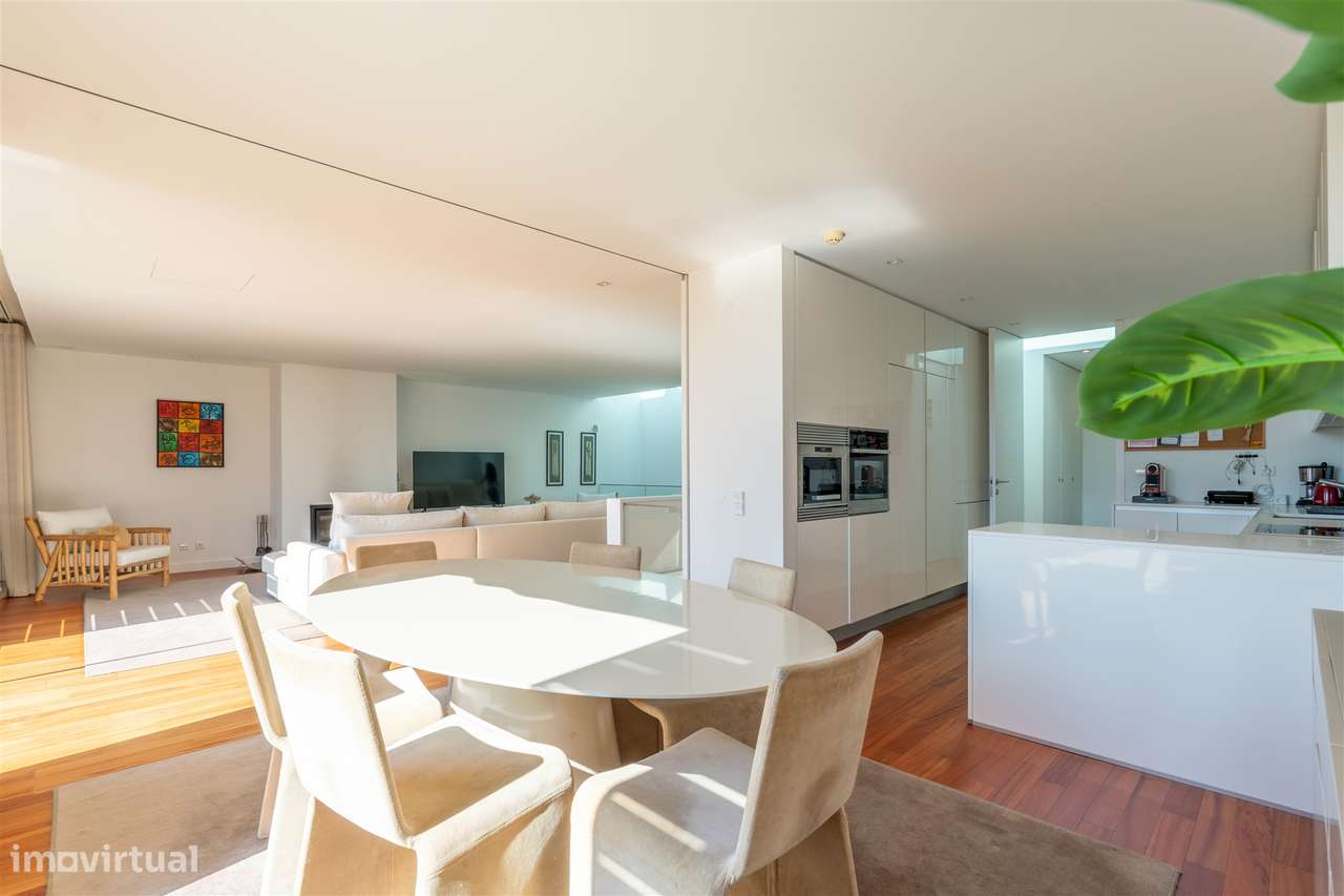 Moradia T4 com piscina, jardim e vista tranquila-7