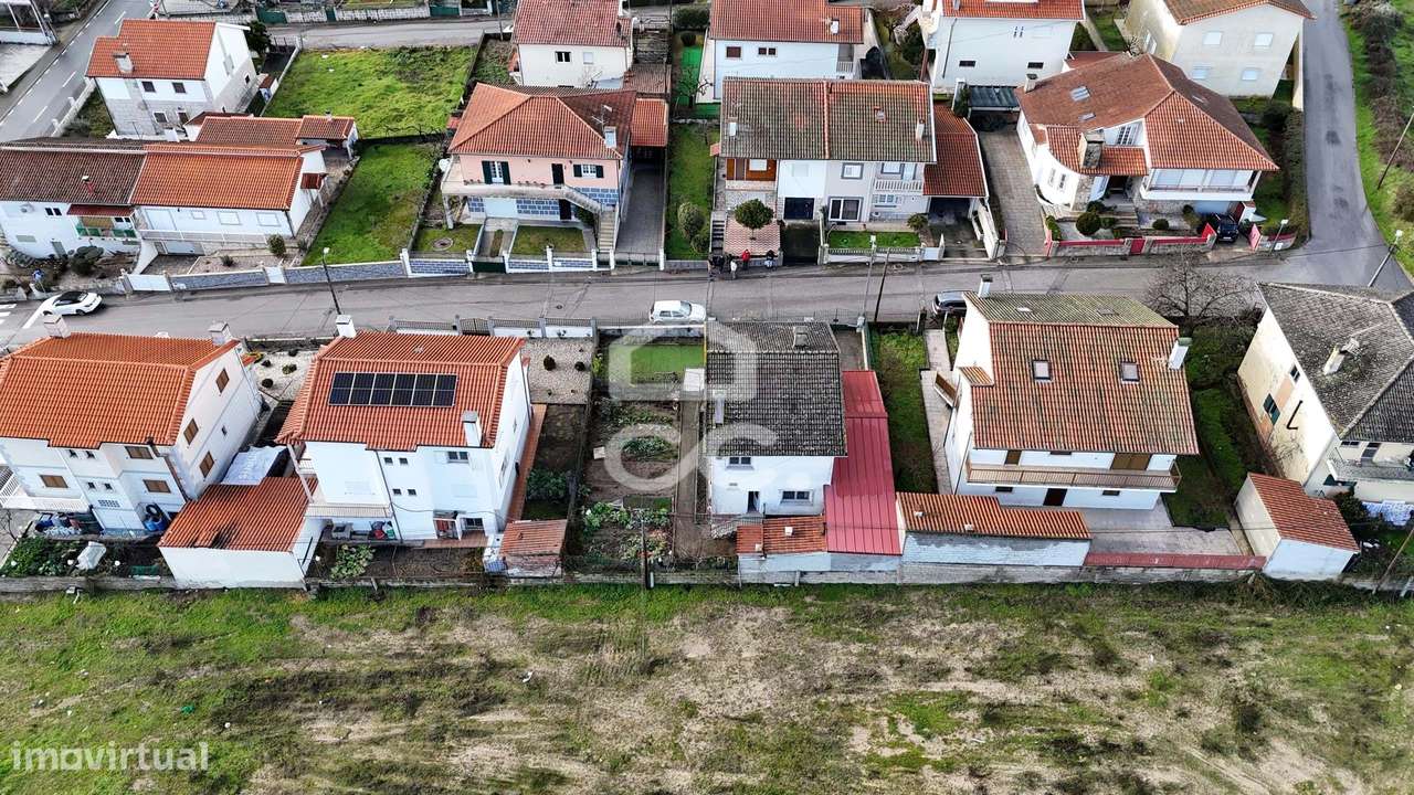 Moradia isolada com quatro quartos , logradouro, garagem , na periferi-34