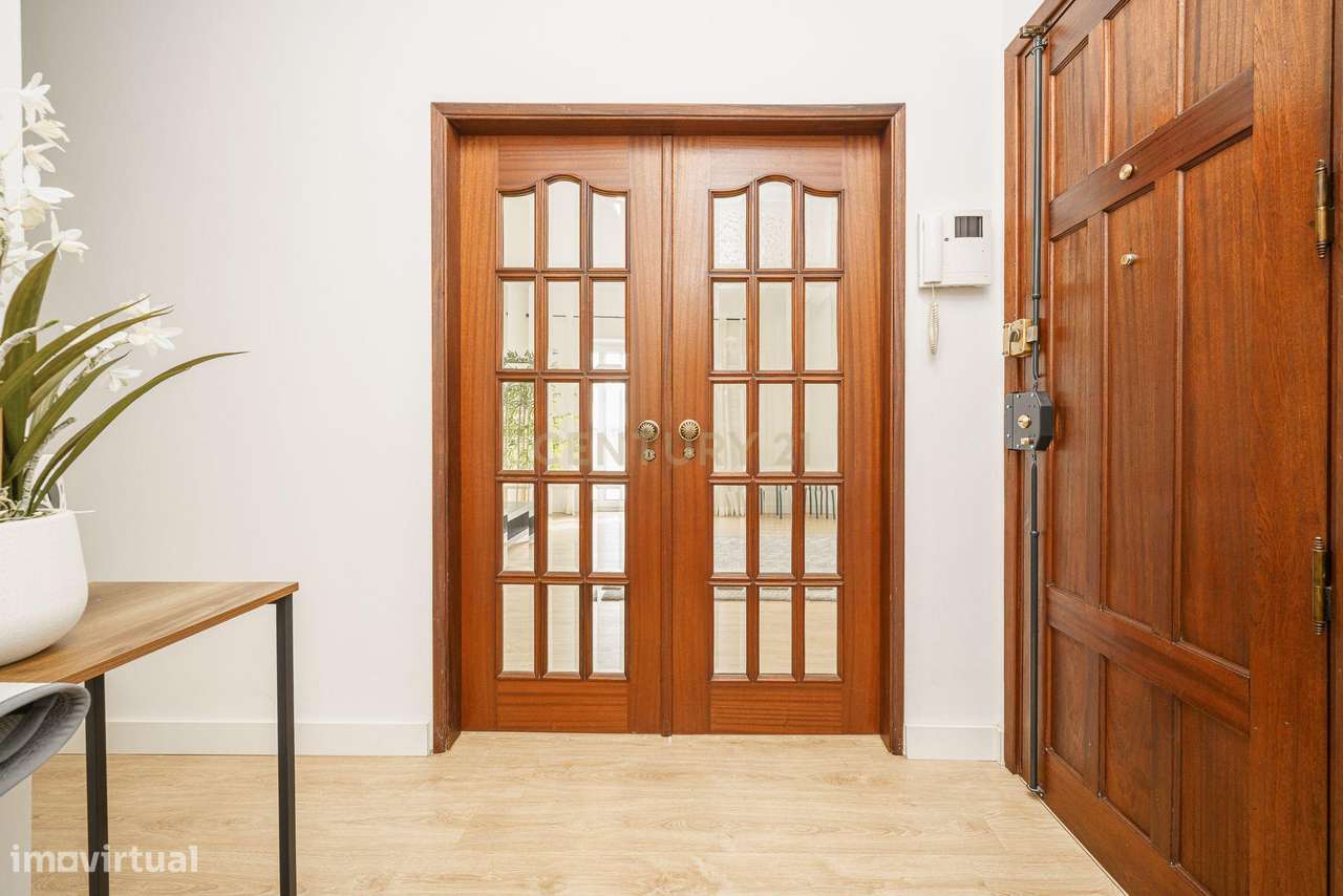 Apartamento T5 no Bairro do Liceu - Ideal para Famílias ou Investiment-5