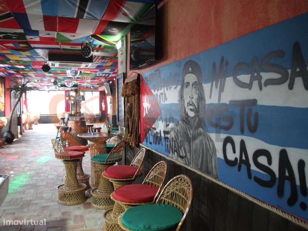 Espaço comercial localizado na zona histórica de Albufeira. - Grande imagem: 2/22