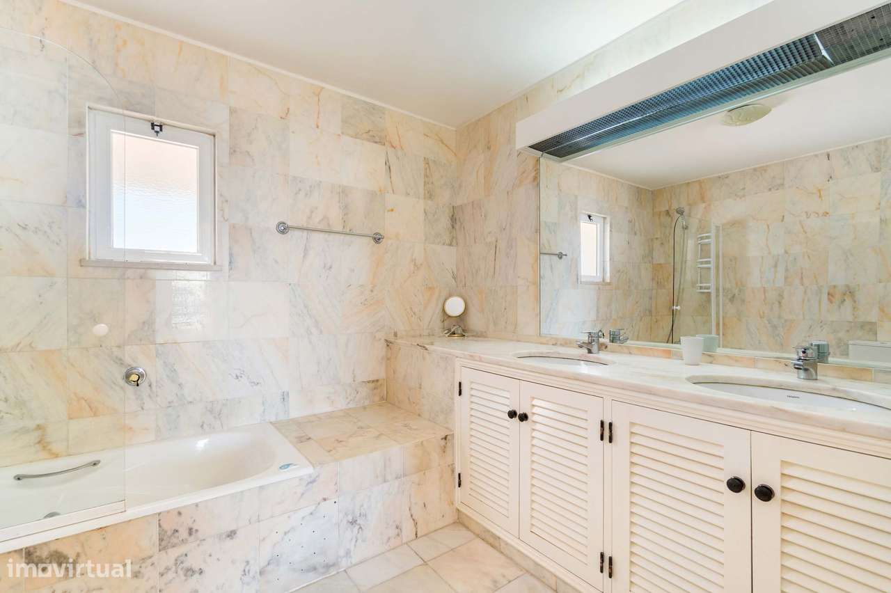 Penthouse Excecional com Amplo Terraço e Vistas Panorâmicas para o Mar-23