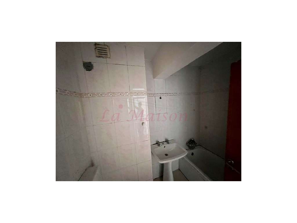 Excelente Apartamento T3 em Casal de Cambra-10