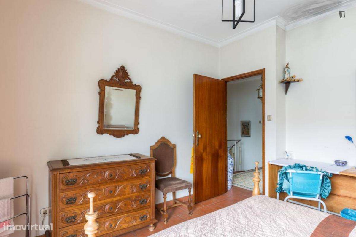 Quarto - localizado em Pedrouços Porto - Grande imagem: 5/6