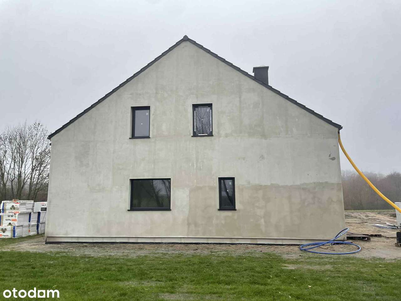 Piękny dom w spokojnej okolicy! Dostępny lokal po lewej stronie! - Pełny obrazek: 5/11