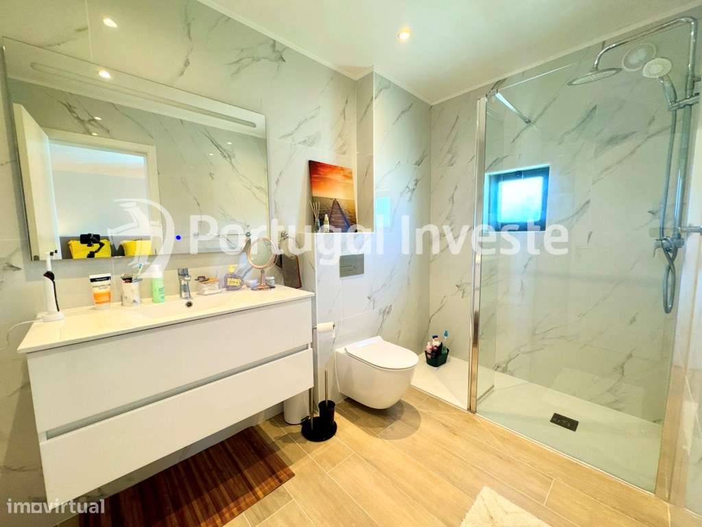 Moradia de Luxo com 3 Suites + T1 Independente em Condomínio com Pi...-13