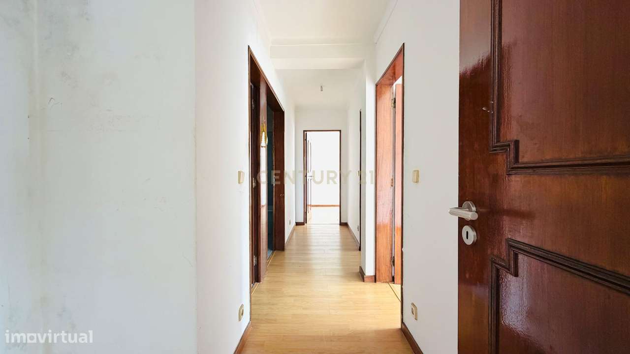 Apartamento T4 com Varanda e Arrecadação, no Centro do Pinhal Novo-8