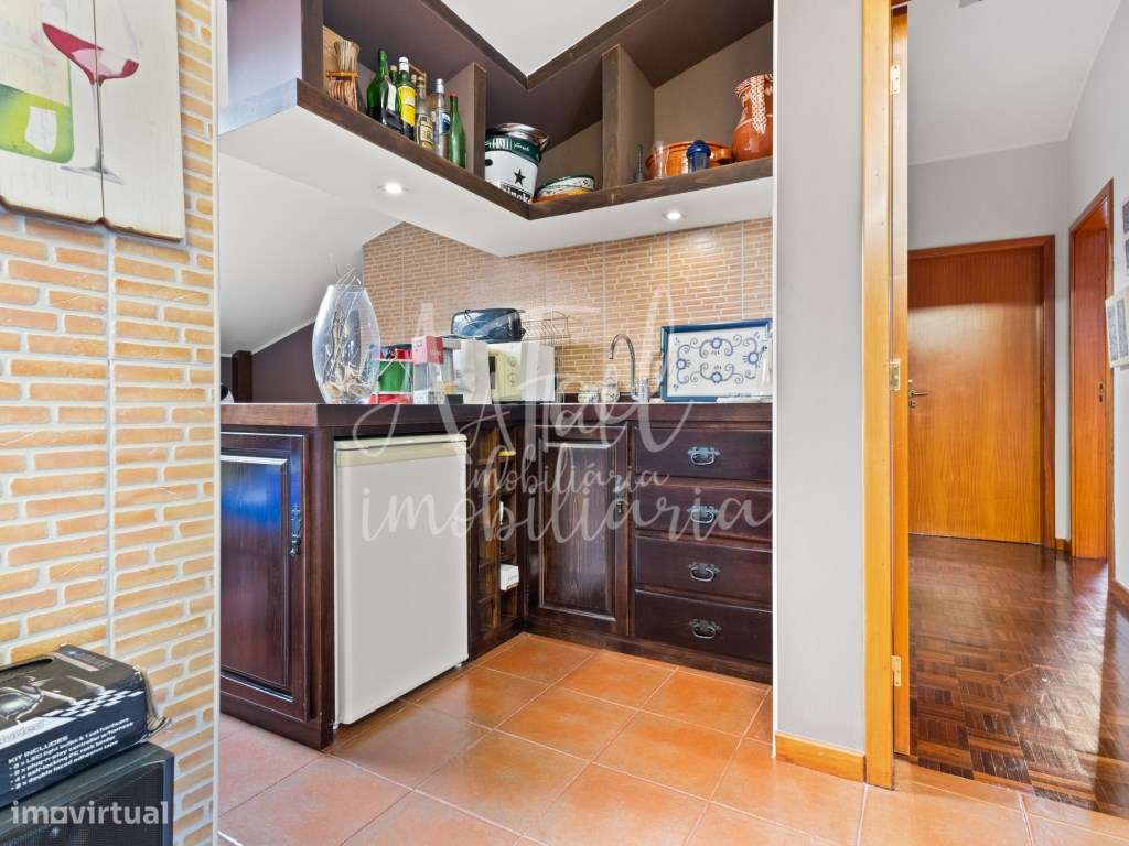 Duplex T5 no centro de Ponte de Lima com terraço panorâmico e 2 gar...-23