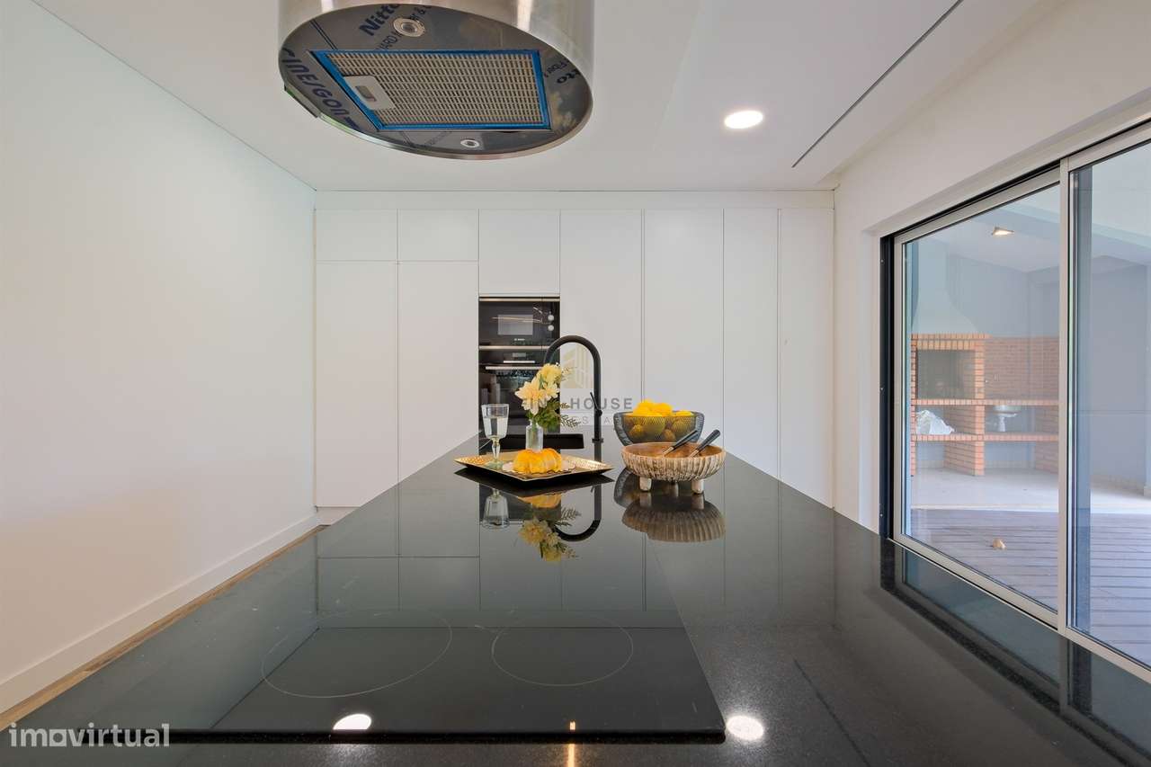 Moradia T4 de Luxo Totalmente Remodelada na Herdade da Aroeira-13