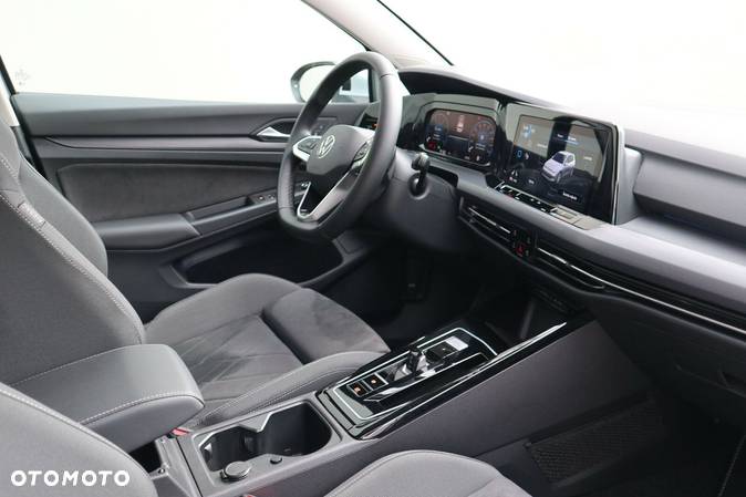 Volkswagen Golf VIII 1.5 eTSI EVO Style DSG - 25