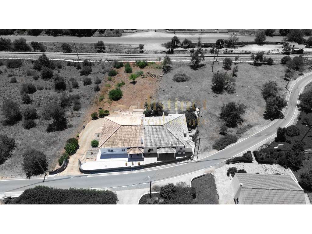 Moradia com 2 quartos e boas vistas-23