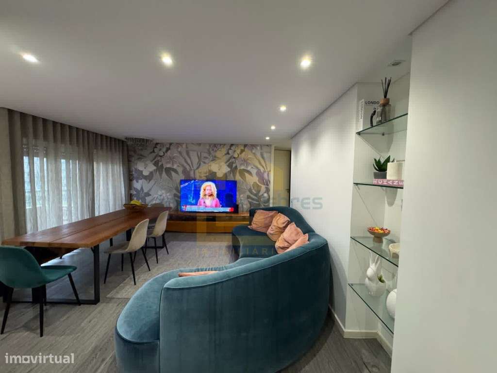 Apartamento T2 Totalmente Renovado | Pronto a Habitar a 100mt da pr... - Grande imagem: 2/41