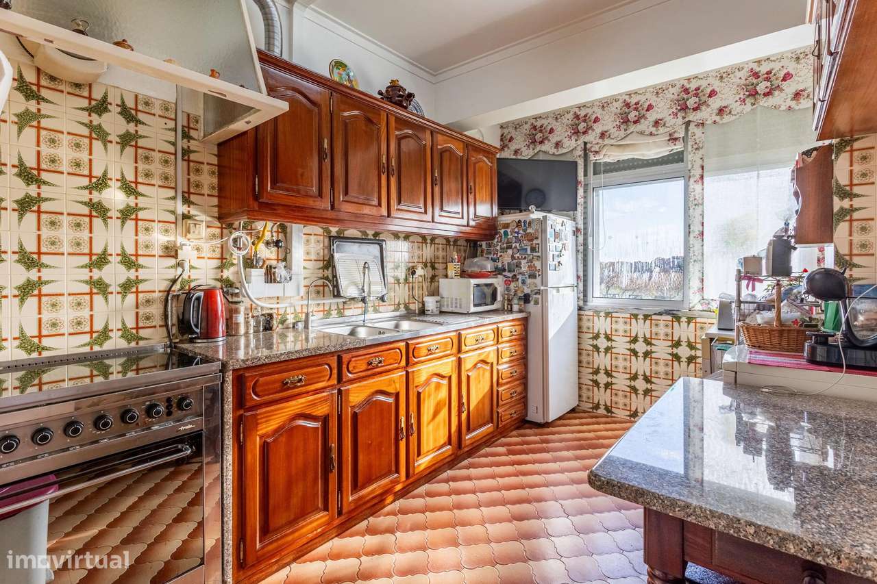 Apartamento T3 com garagem Box em Algueirão Mem Martins-7
