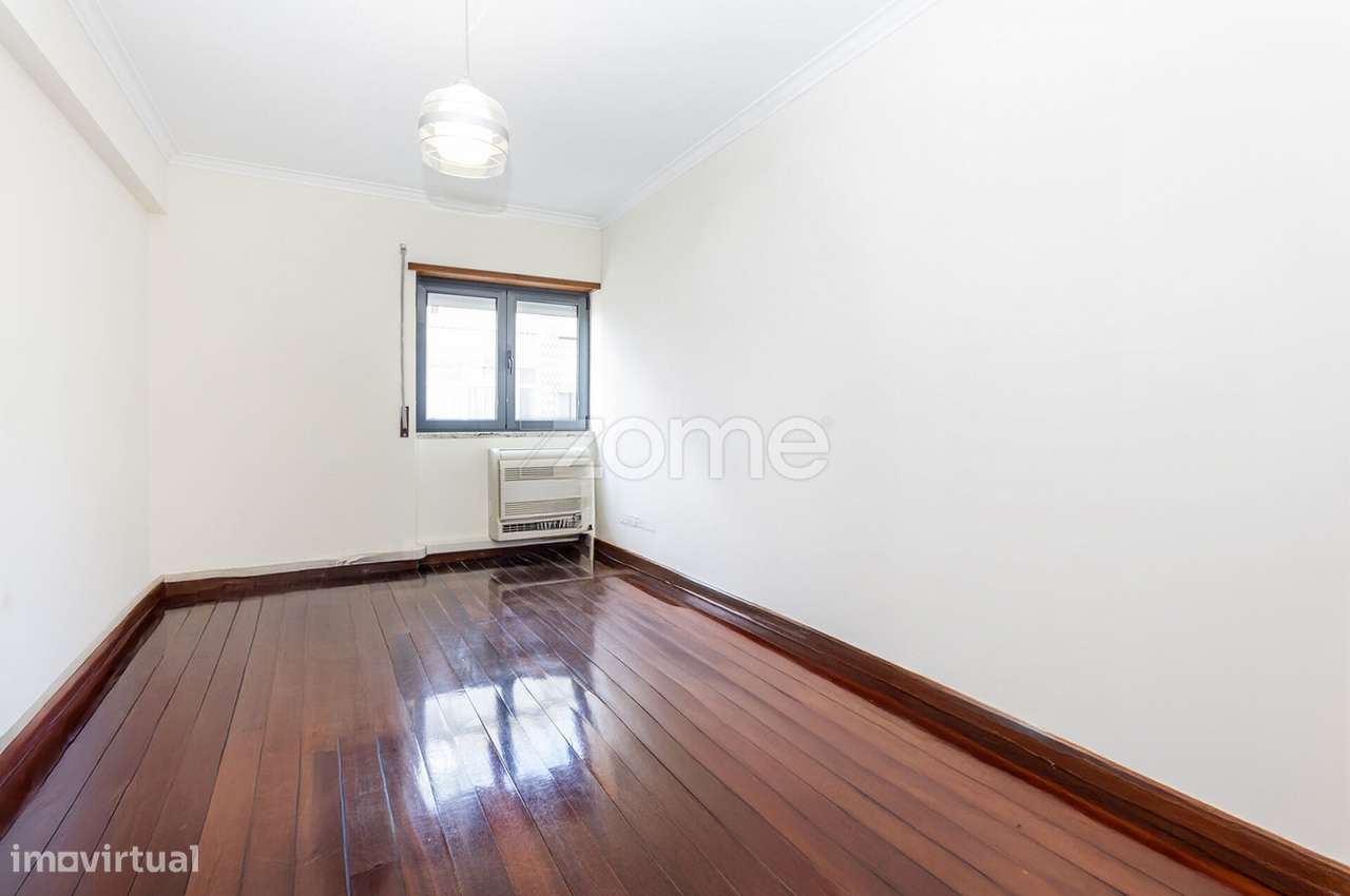 T3 com Lugar Estacionamento privado, perto Metro-8