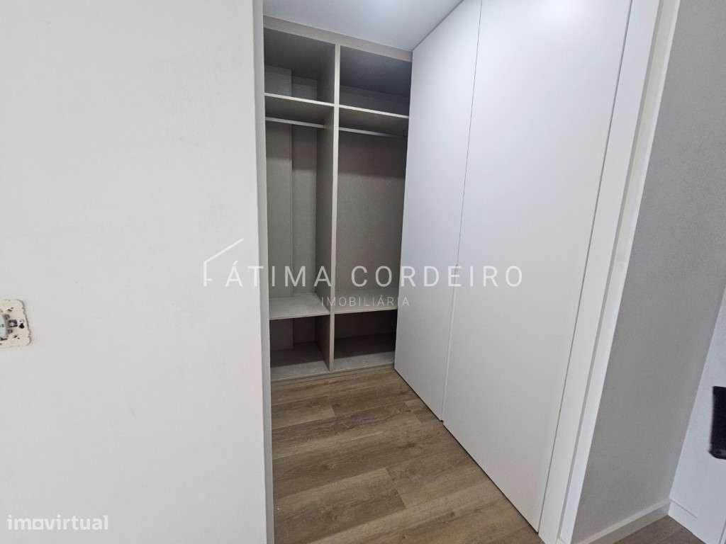 Moradia Isolada T4 Duplex Venda Almada-11