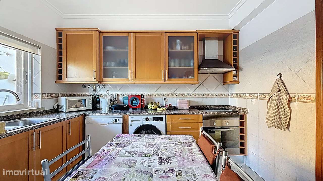 Moradia Familiar Soalheira em Excelente Localização – Bacelos de Gaio-4