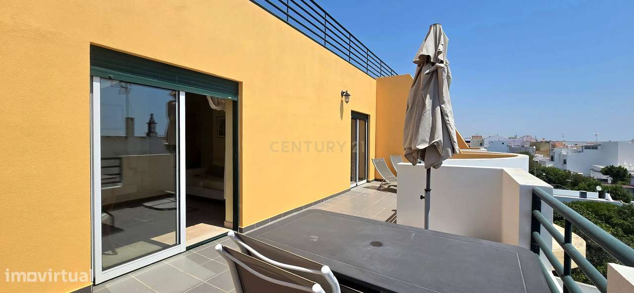 Apartamento T1 com Piscina, Terraço e Garagem | Arrendamento Anual | S