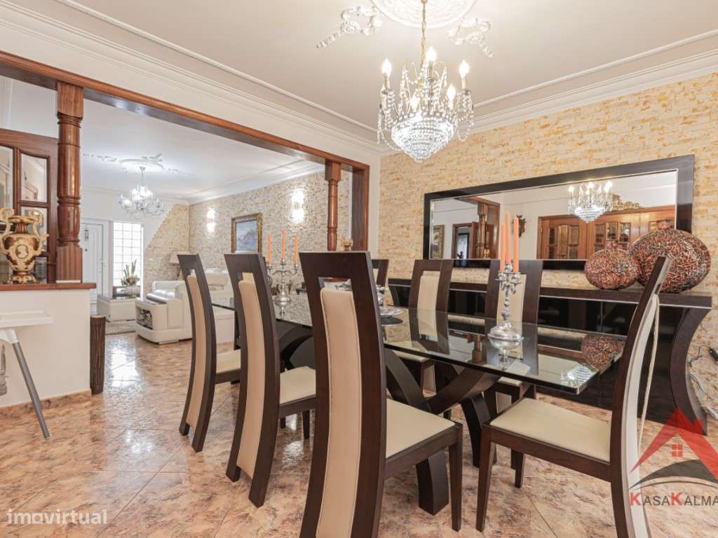 Moradia Isolada T4 com Aproveitamento de Sótão - Quinta do Conde-10