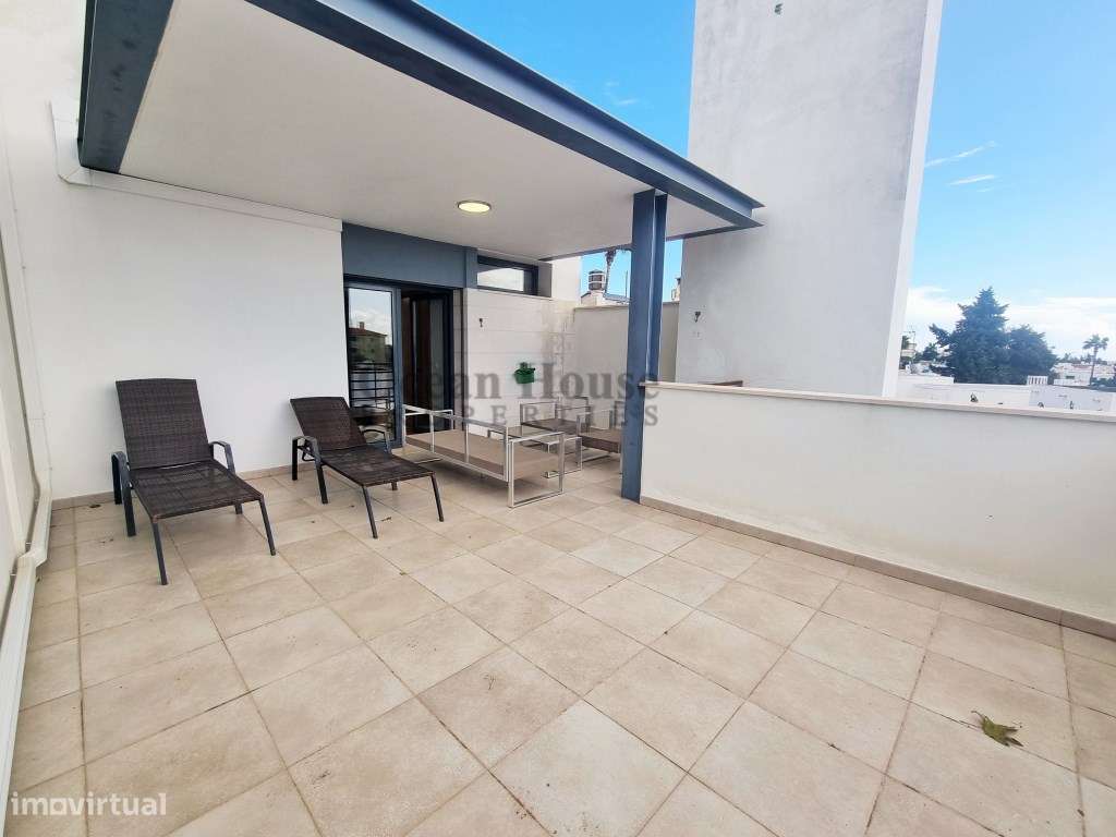 Moradia moderna com piscina e garagem em condomínio - Vilamoura-25