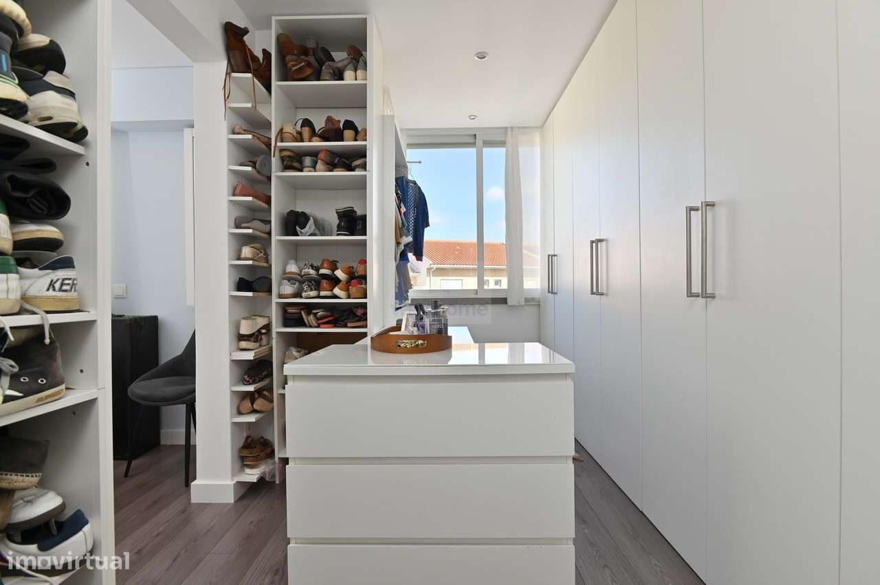 Moradia T3+1 | Sotão e Cave | Remodelada | Pátio Exterior | Amoreira-23