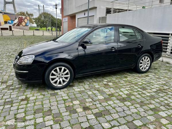 VW Jetta 1.6 TDi Confortline - 13