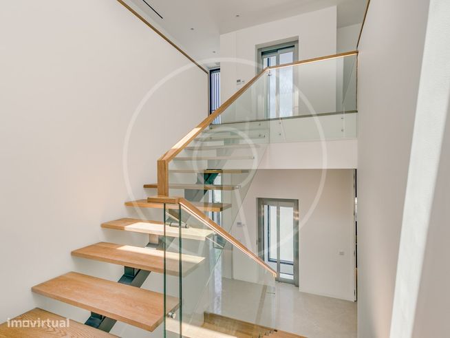 Luxuosa moradia T6 contemporânea em Birre-19