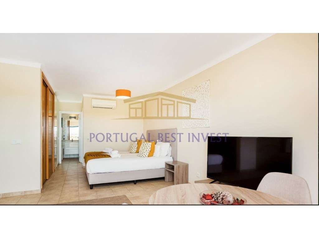 Apartamento T0 com grande terraço, localizado junto ao campo de Gol... - Grande imagem: 4/14