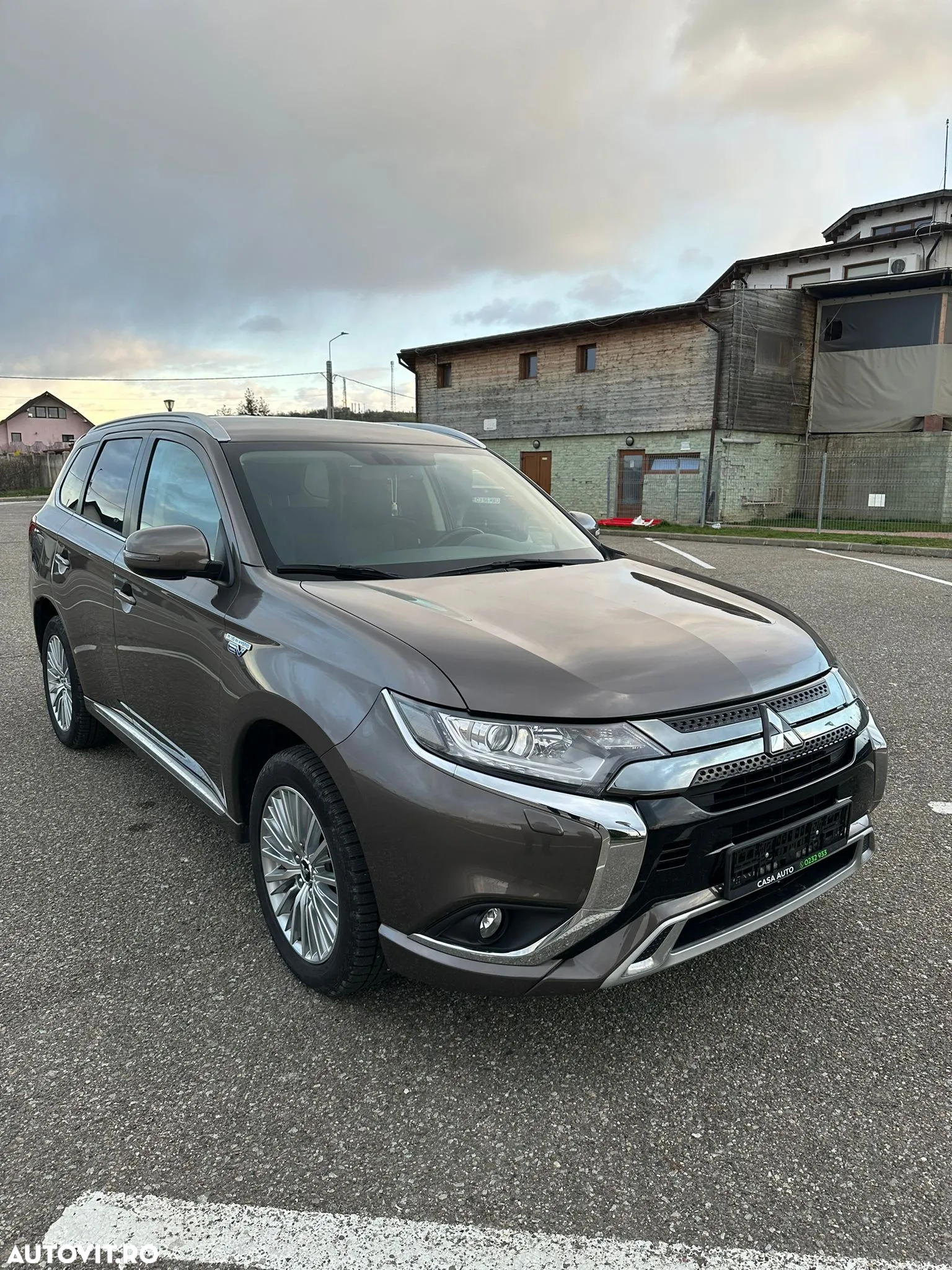 Mitsubishi Outlander PHEV 2.4 L 4X4 Instyle - 10