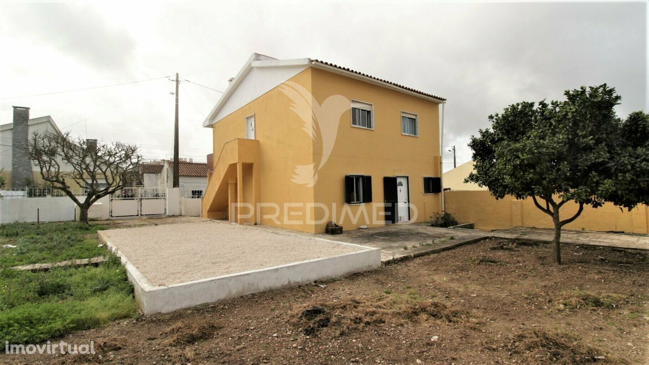 Moradia T5 pronta a habitar com grande terreno, junto a Sintra